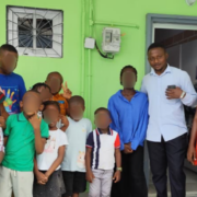 Apporter du sourire aux enfants autistes, tel était le sens de la descente organisée par l'Association des Blogueurs du Cameroun (ABC) le jeudi 02 avril 2026, au centre Solution Autiste Cameroun situé à Bonamoussadi, Douala. Ceci à l’occasion de la Journée mondiale de sensibilisation à l’autisme qui se célèbre chaque 02 avril.