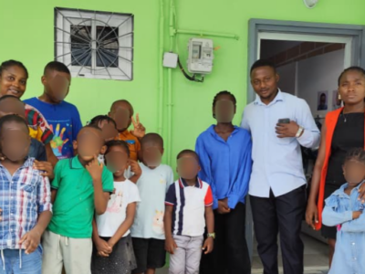 Apporter du sourire aux enfants autistes, tel était le sens de la descente organisée par l'Association des Blogueurs du Cameroun (ABC) le jeudi 02 avril 2026, au centre Solution Autiste Cameroun situé à Bonamoussadi, Douala. Ceci à l’occasion de la Journée mondiale de sensibilisation à l’autisme qui se célèbre chaque 02 avril.