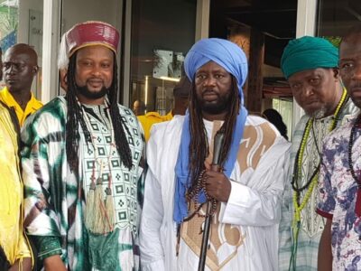 À l’occasion de l’assemblée générale ordinaire (AGO) de la Communauté musulmane des soufis en Côte d’Ivoire tenue du 03 au 05 avril 2026 dans la commune d'Anyama, des guides religieux venus de la sous-région, dont le Cheick Soufi Moaze du Burkina Faso, ont répondu à l’appel du Cheikh Soufie Konaté. Au cœur des échanges : la promotion de la paix, de la tolérance et de la cohésion sociale, il a été accueilli le jeudi 02 avril 2026 à l'aéroport international Félix Houphouët Boigny d'Abidjan.  