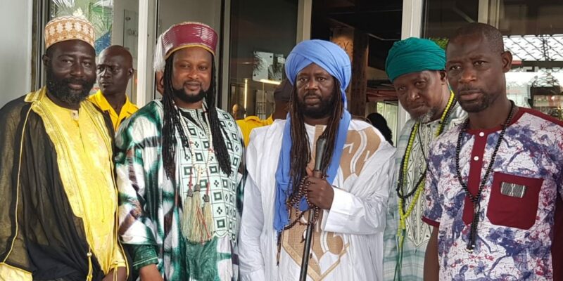 À l’occasion de l’assemblée générale ordinaire (AGO) de la Communauté musulmane des soufis en Côte d’Ivoire tenue du 03 au 05 avril 2026 dans la commune d'Anyama, des guides religieux venus de la sous-région, dont le Cheick Soufi Moaze du Burkina Faso, ont répondu à l’appel du Cheikh Soufie Konaté. Au cœur des échanges : la promotion de la paix, de la tolérance et de la cohésion sociale, il a été accueilli le jeudi 02 avril 2026 à l'aéroport international Félix Houphouët Boigny d'Abidjan.