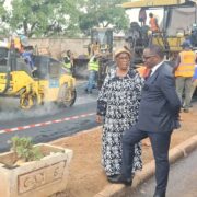 À trois jours de l'arrivée du Pape Léon XIV au Cameroun, Yaoundé met les bouchées doubles. La ville est en pleine effervescence. Les autorités s'activent pour que la capitale soit propre et accueillante pour l'événement.