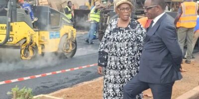 À trois jours de l'arrivée du Pape Léon XIV au Cameroun, Yaoundé met les bouchées doubles. La ville est en pleine effervescence. Les autorités s'activent pour que la capitale soit propre et accueillante pour l'événement.