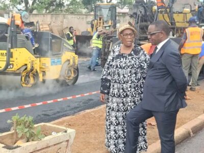 À trois jours de l'arrivée du Pape Léon XIV au Cameroun, Yaoundé met les bouchées doubles. La ville est en pleine effervescence. Les autorités s'activent pour que la capitale soit propre et accueillante pour l'événement.
