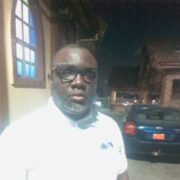 Trois ans après son décès, le père du président de la Fécafoot a été honoré jeudi à la Cathédrale Sainte-Monique de Makepe. L’initiative, portée par Philippe Kenmoe dit « Crocodile d’Afrique », a rassemblé de nombreux jeunes.  