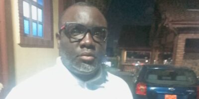 Trois ans après son décès, le père du président de la Fécafoot a été honoré jeudi à la Cathédrale Sainte-Monique de Makepe. L’initiative, portée par Philippe Kenmoe dit « Crocodile d’Afrique », a rassemblé de nombreux jeunes.  