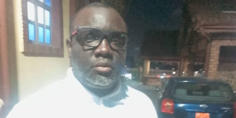 Trois ans après son décès, le père du président de la Fécafoot a été honoré jeudi à la Cathédrale Sainte-Monique de Makepe. L’initiative, portée par Philippe Kenmoe dit « Crocodile d’Afrique », a rassemblé de nombreux jeunes.  