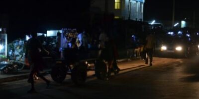 Douala – Le quartier Deido, dans l’arrondissement de Douala Ier, est privé d’électricité depuis le samedi 23 mai 2026 à 8h. Dimanche à midi, l’alimentation n’était toujours pas rétablie, soit plus de 28 heures de coupure consécutives selon plusieurs résidents.