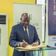 55 ans après sa création à Libreville, le groupe bancaire fait ses premiers pas à la BVMAC. 45 Mds FCFA levés, 7 600 investisseurs mobilisés. La 2ᵉ phase prévue au 3ᵉ trimestre 2026.
