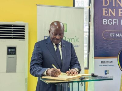 55 ans après sa création à Libreville, le groupe bancaire fait ses premiers pas à la BVMAC. 45 Mds FCFA levés, 7 600 investisseurs mobilisés. La 2ᵉ phase prévue au 3ᵉ trimestre 2026.