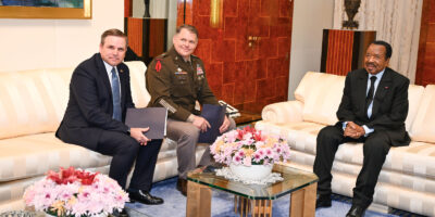 Le Général John William Brennan Jr. et le Chef de l’État ont évoqué ce jeudi soir la coopération militaire Cameroun-USA face à la menace terroriste dans l’Extrême-Nord.
