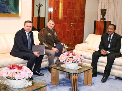 Le Général John William Brennan Jr. et le Chef de l’État ont évoqué ce jeudi soir la coopération militaire Cameroun-USA face à la menace terroriste dans l’Extrême-Nord.