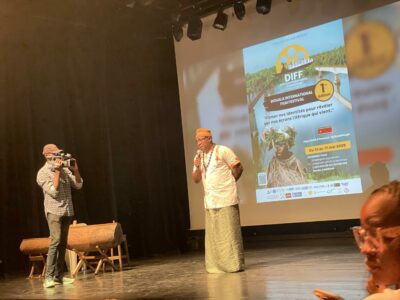 La première édition du Douala international film festival (Diff) a été lancée le 12 mai 2026 à l’Institut Français du Cameroun, antenne de Douala. Le promoteur Patrick Epape annonce 50 films sélectionnés sur plus de 300 reçus.