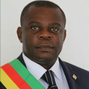 Le métal est venu alourdir son buste ce 20 mai 2026 à l’occasion de la 54ème édition de la fête de l’unité.