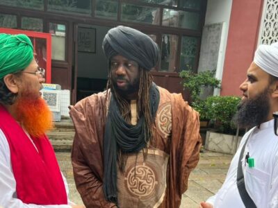 Depuis plusieurs mois, le guide de la communauté internationale des Soufis, Cheick Soufi Moaze Ouedraogo, multiplie les rencontres spirituelles à travers le monde. Après une étape marquante en Turquie, le missionnaire poursuit sa tournée en Asie, notamment en Chine et à Hong Kong, où il porte un message universel de paix, de tolérance et d’amour du prochain.