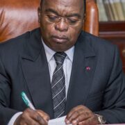 Louis Paul Motaze ministre MINFI suspension salaires fonctionnaires absents fantômes Cameroun 2025