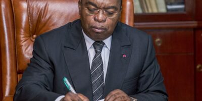 Louis Paul Motaze ministre MINFI suspension salaires fonctionnaires absents fantômes Cameroun 2025