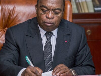 Louis Paul Motaze ministre MINFI suspension salaires fonctionnaires absents fantômes Cameroun 2025