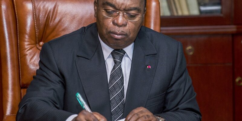 Louis Paul Motaze ministre MINFI suspension salaires fonctionnaires absents fantômes Cameroun 2025