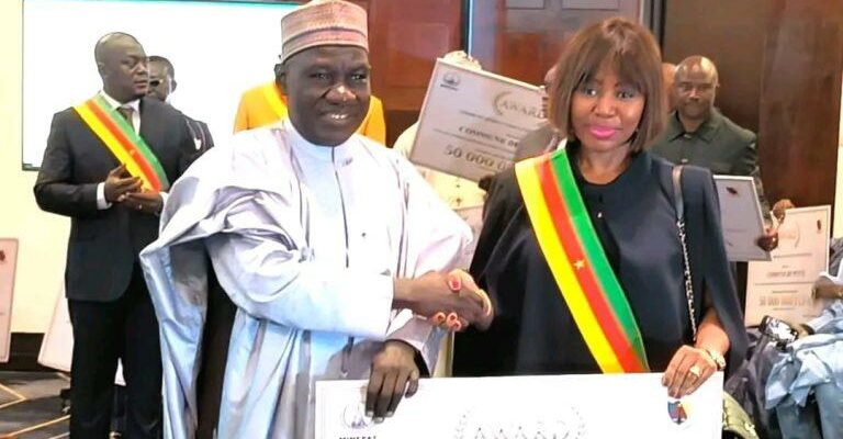 Alamine Ousmane Mey remet Awards aux 10 communes modèles Cameroun investissement public 2025