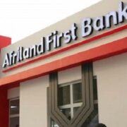 Afriland First Bank annonce le refus immédiat des pièces émises entre 1958 et 1985 à ses guichets, alors même que la BEAC a prévu un retrait progressif. La banque qui se dit citoyenne entretient ainsi la panique au sein de la population camerounaise.