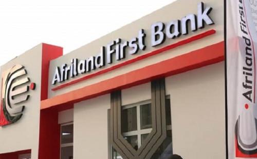Afriland First Bank annonce le refus immédiat des pièces émises entre 1958 et 1985 à ses guichets, alors même que la BEAC a prévu un retrait progressif. La banque qui se dit citoyenne entretient ainsi la panique au sein de la population camerounaise.  