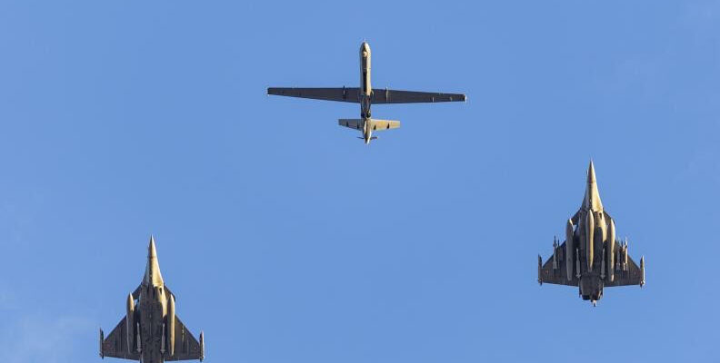 Lancé en 2026, HypAirion prépare l'escadron de chasse de 2035. Au programme : Rafale F5, drones collaboratifs et IA souveraine. Premier vol avant 2028.