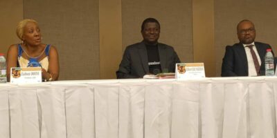 Conférence de presse des Awards des Assurances à Douala le 27 octobre 2026 avec Eudoxie Douya, Roger Martial Edidie et Gilbert Ele Ndzana