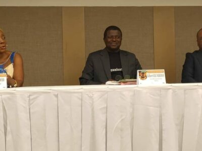 Conférence de presse des Awards des Assurances à Douala le 27 octobre 2026 avec Eudoxie Douya, Roger Martial Edidie et Gilbert Ele Ndzana