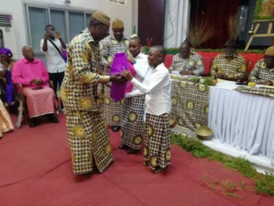 Remise de prix aux 18 lauréats de la 8e édition de Bonatongo Excellence 2026 à la salle des fêtes d'Akwa à Douala, le 18 octobre 2026