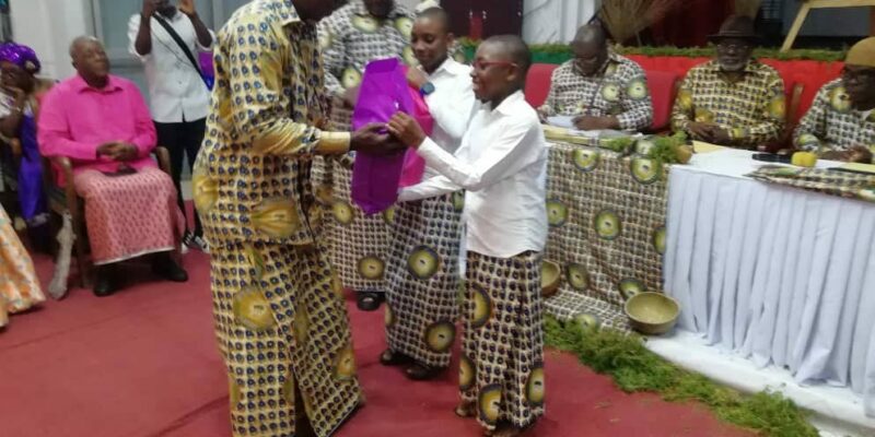 Remise de prix aux 18 lauréats de la 8e édition de Bonatongo Excellence 2026 à la salle des fêtes d'Akwa à Douala, le 18 octobre 2026