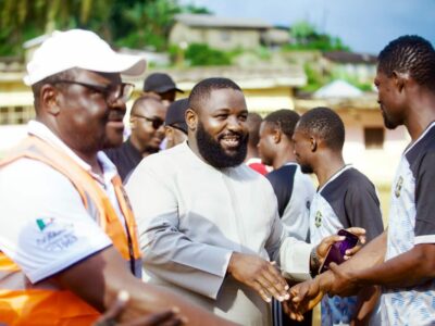 Farel Nken, président de l'AJAPEC 2035, lors du lancement du Tournoi des Champions Nkong-League le 17 octobre 2026 au stade Mbarésoumtou de Nkongsamba
