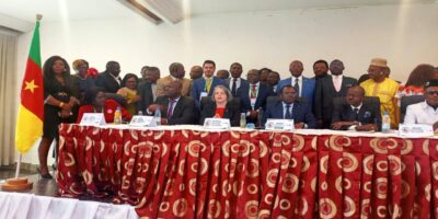Ouverture de la 4e édition du Salon Afrique-Canada Immigration et Investissement (SACII 2026) à l'Hôtel Franco de Yaoundé, table de prestige avec la Haute-Commissaire du Canada au Cameroun et Dr Samuel Dongmo