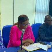 Mme Ayukegba Evelyne, Directrice des sports et de la santé scolaires au MINEDUB, représentant le Ministre de l'Éducation de Base lors de l'atelier stratégique sur la lutte contre les violences en milieu scolaire tenu à Douala du 19 au 21 octobre 2026 avec l'UNICEF et le Partenariat Mondial pour l'Éducation